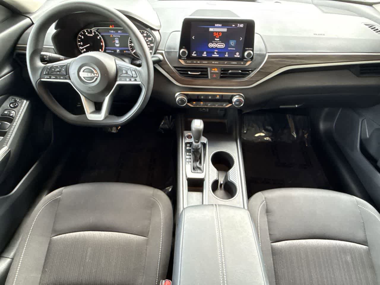 Used 2025 Nissan Altima 2.5 SV FWD image 24