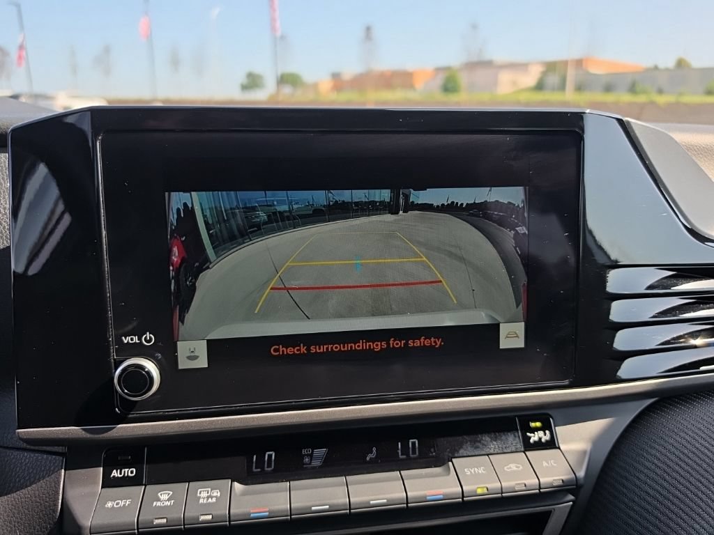 Used 2025 Toyota Camry SE FWD image 13