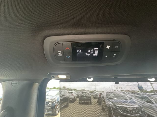 Used 2018 Chrysler Pacifica Limited w/ S Appearance Package FWD image 24