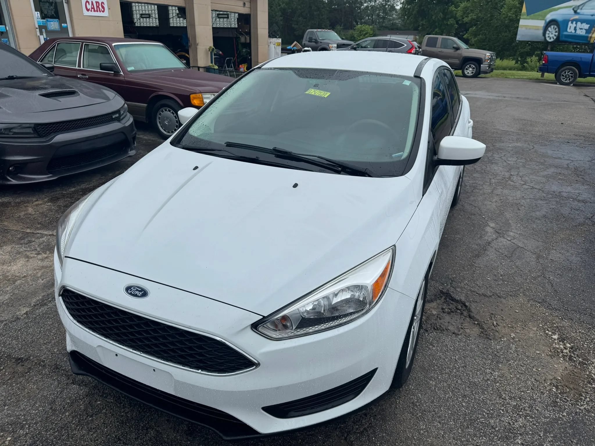 Used 2018 Ford Focus SE FWD image 2