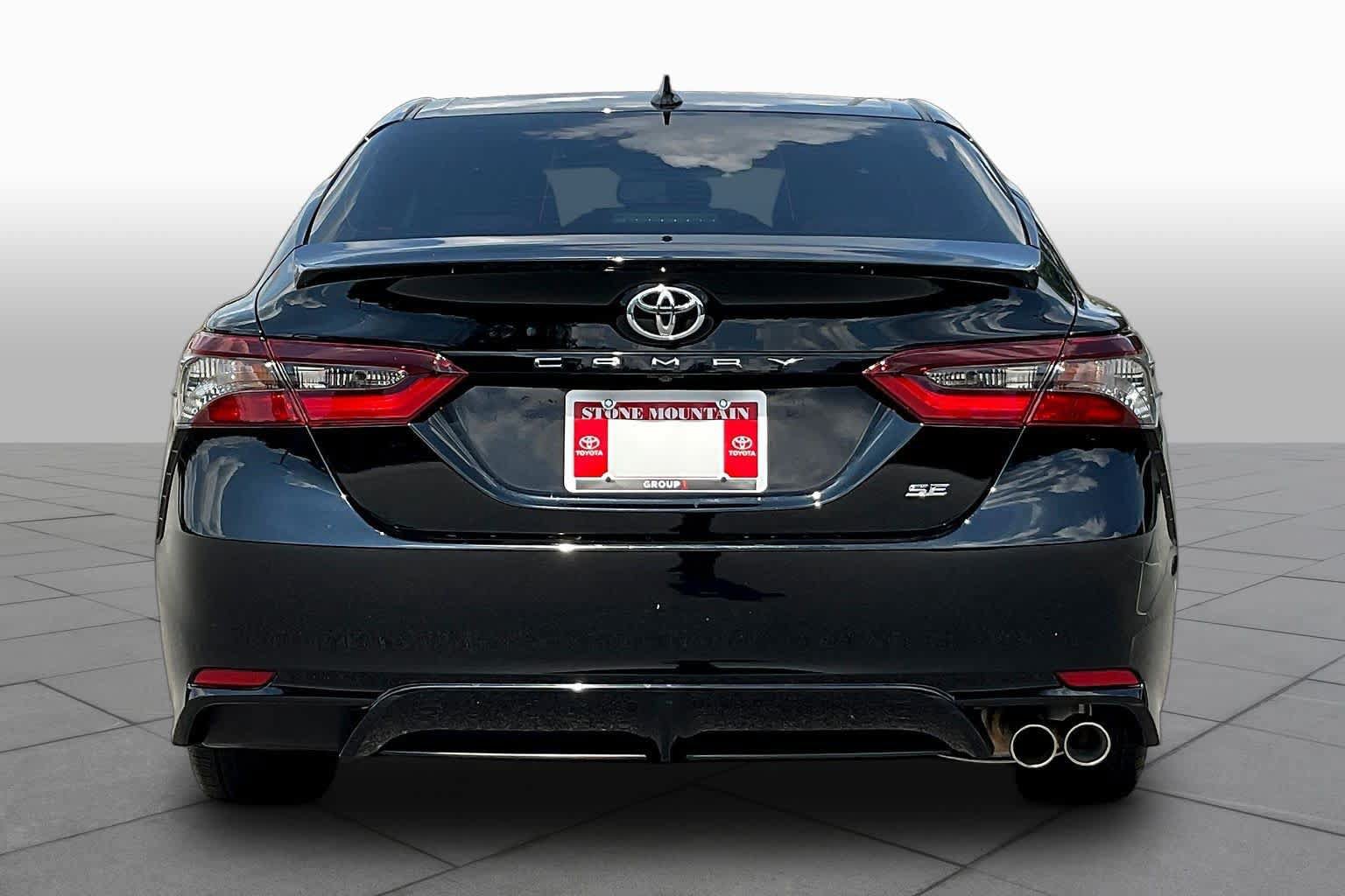 Used 2024 Toyota Camry SE w/ Convenience Package FWD image 5