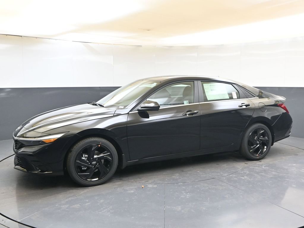 New 2026 Hyundai Elantra SEL Sport image 2