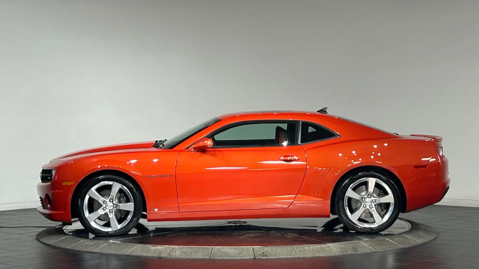 Used 2010 Chevrolet Camaro SS w/ Interior Accent Trim Package RWD image 6