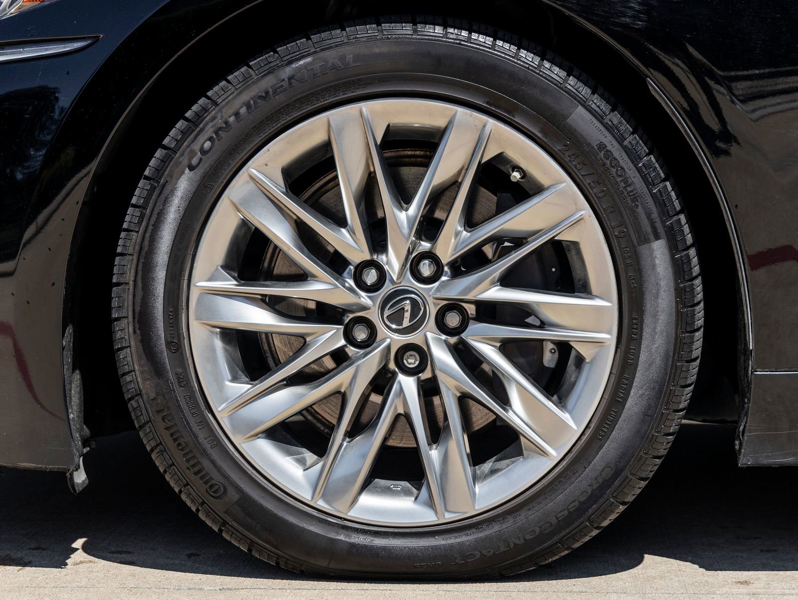 Used 2019 Lexus LS 500 w/ Accessory Package (Z2) image 11