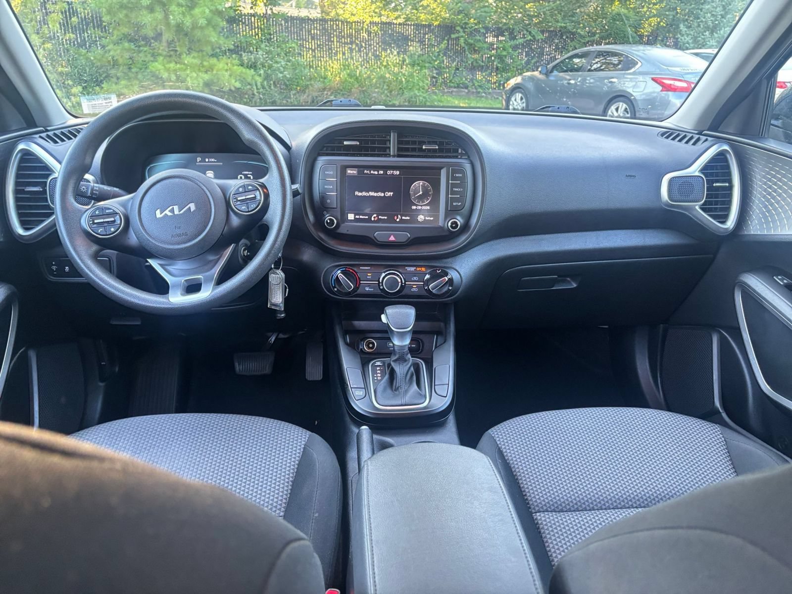 Used 2025 Kia Soul LX w/ LX Technology Package FWD image 30