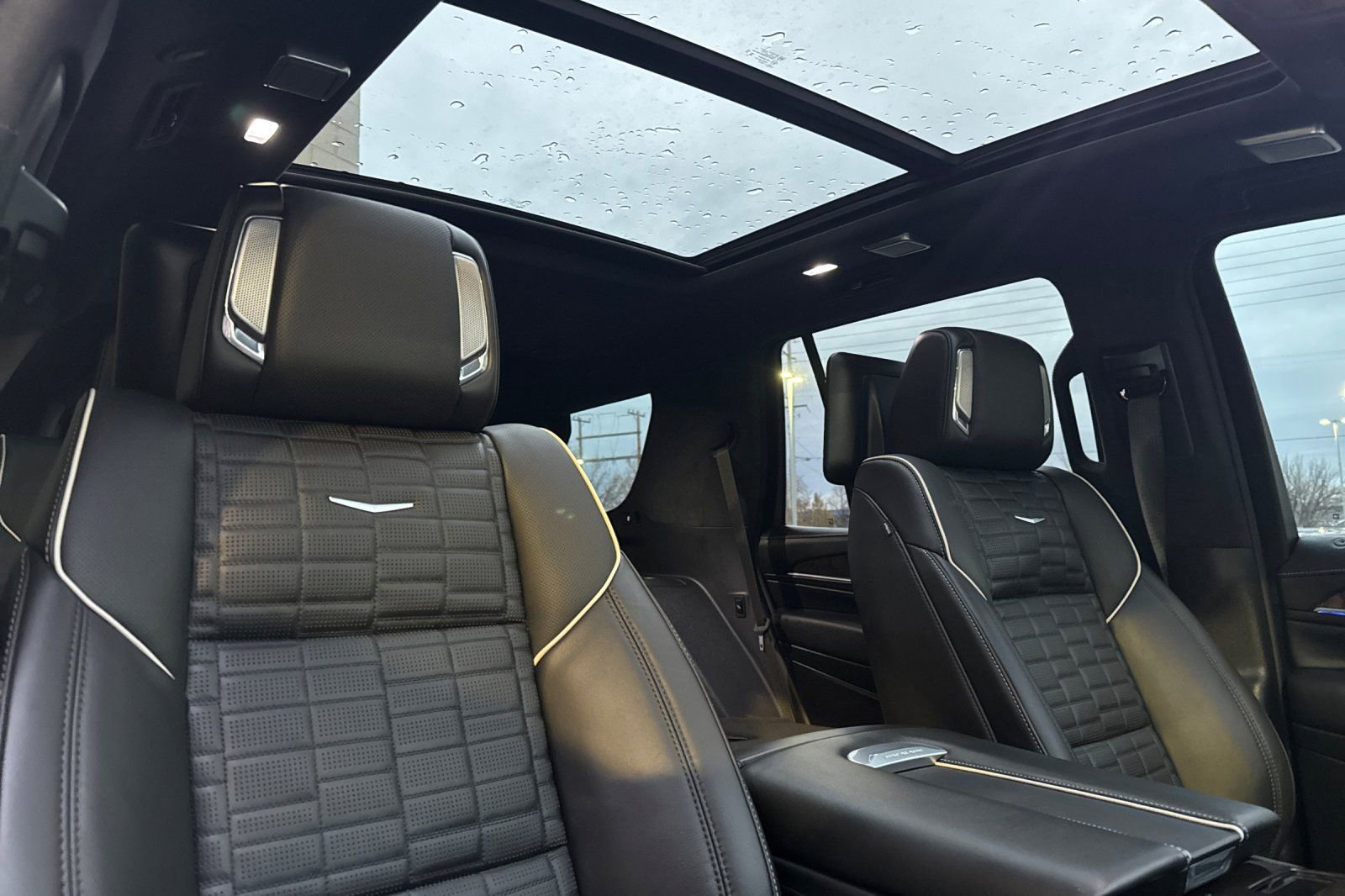 Certified 2024 Cadillac Escalade Premium Luxury Platinum w/ Heavy-Duty Trailer Package image 22