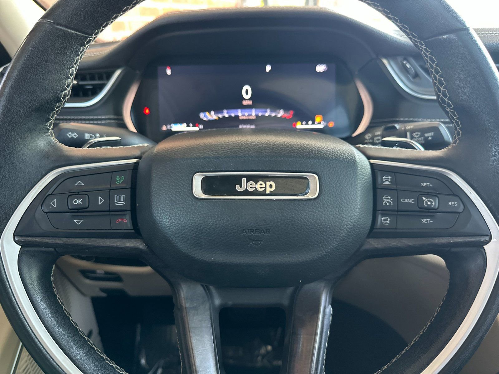 Used 2022 Jeep Grand Cherokee Limited image 32