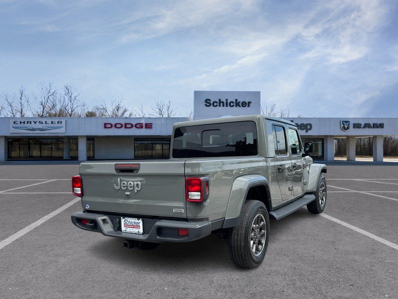 Used 2022 Jeep Gladiator Overland w/ Popular Equipment Package AWD/4WD image 3