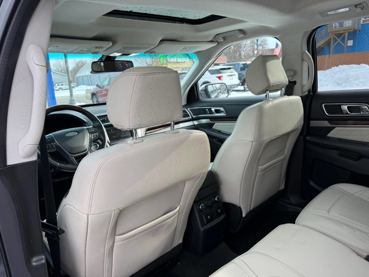 Used 2016 Ford Explorer Platinum image 21