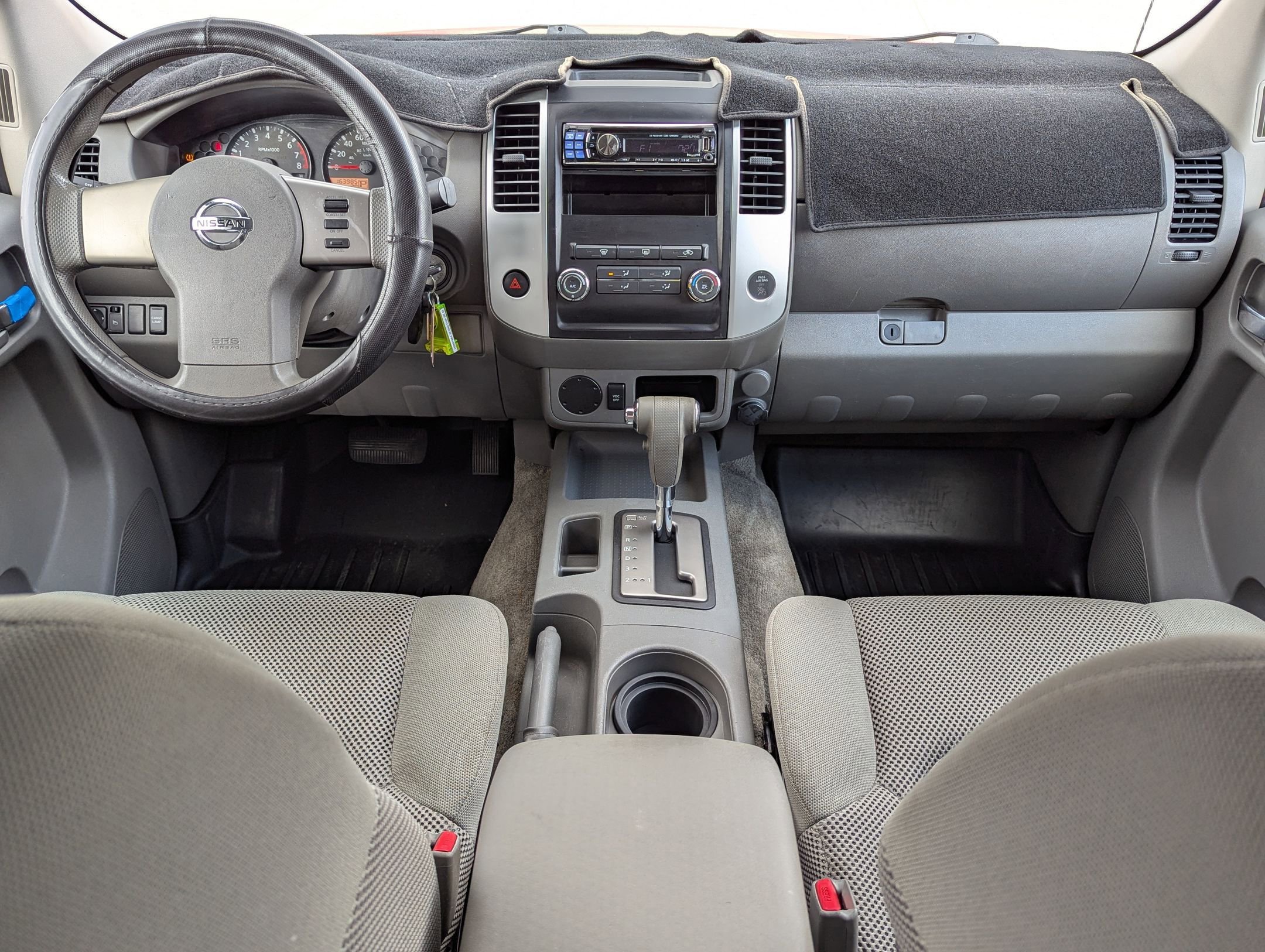 Used 2010 Nissan Frontier SE image 17