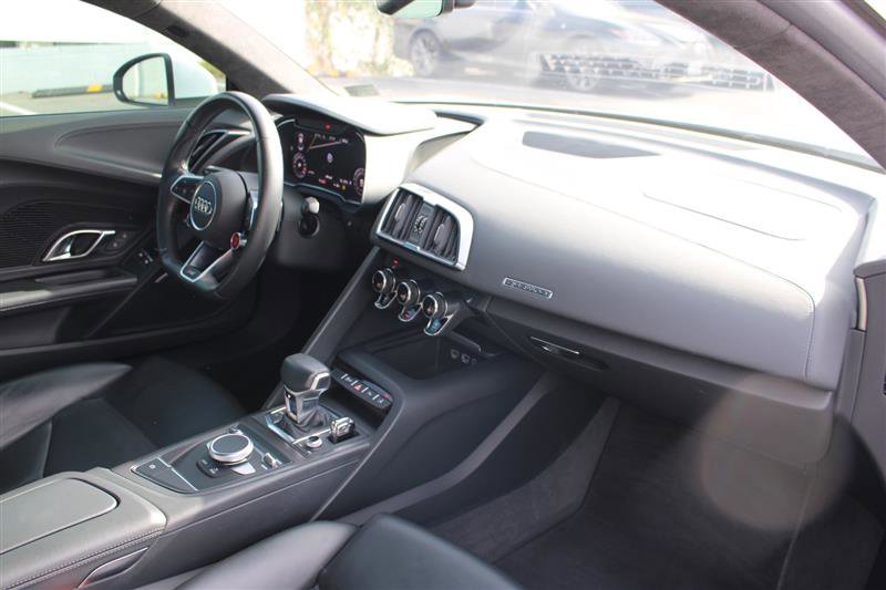Used 2018 Audi R8 V10 w/ Carbon Exterior Package image 36