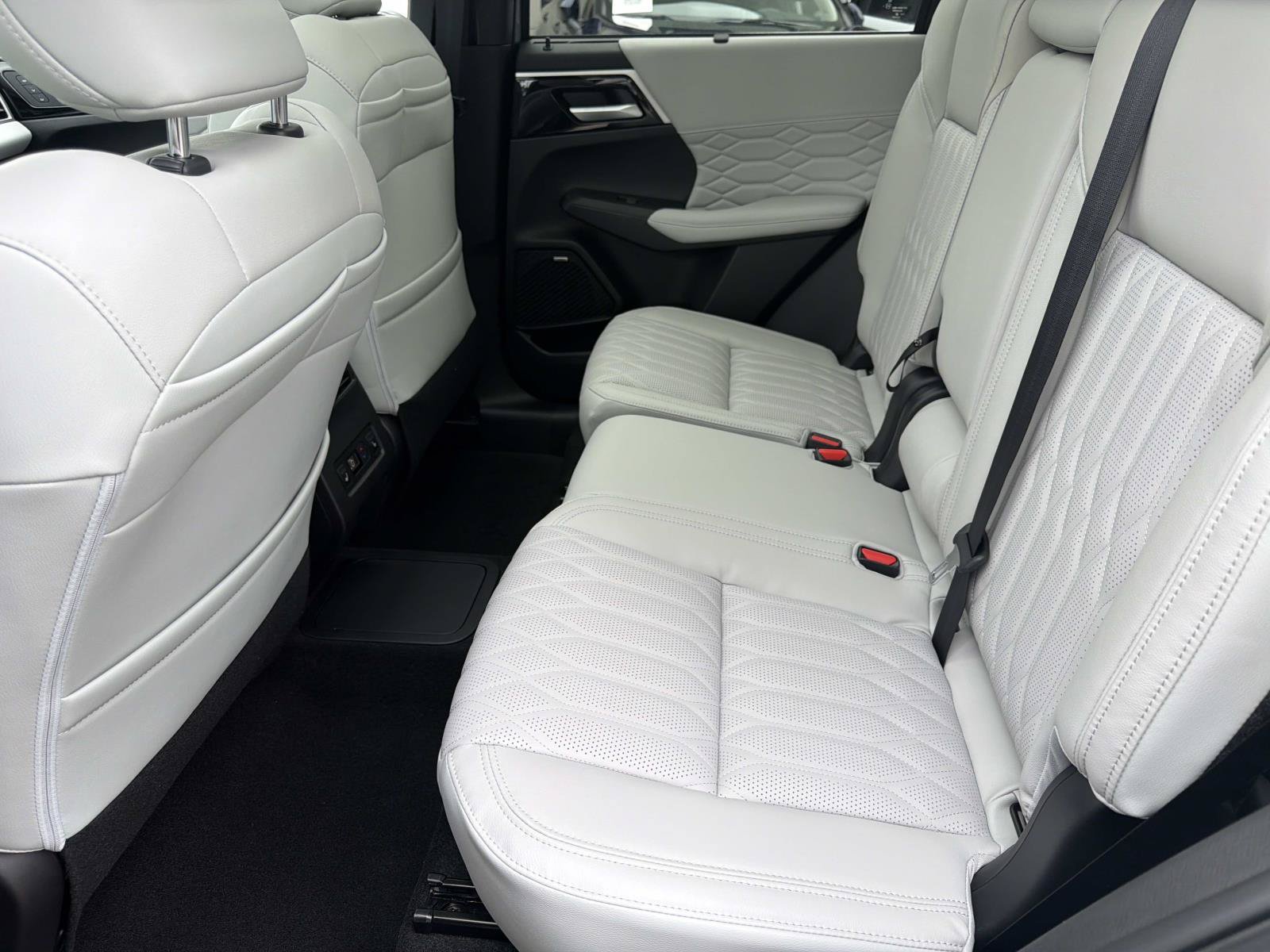 New 2026 Mitsubishi Outlander SEL AWD/4WD image 11