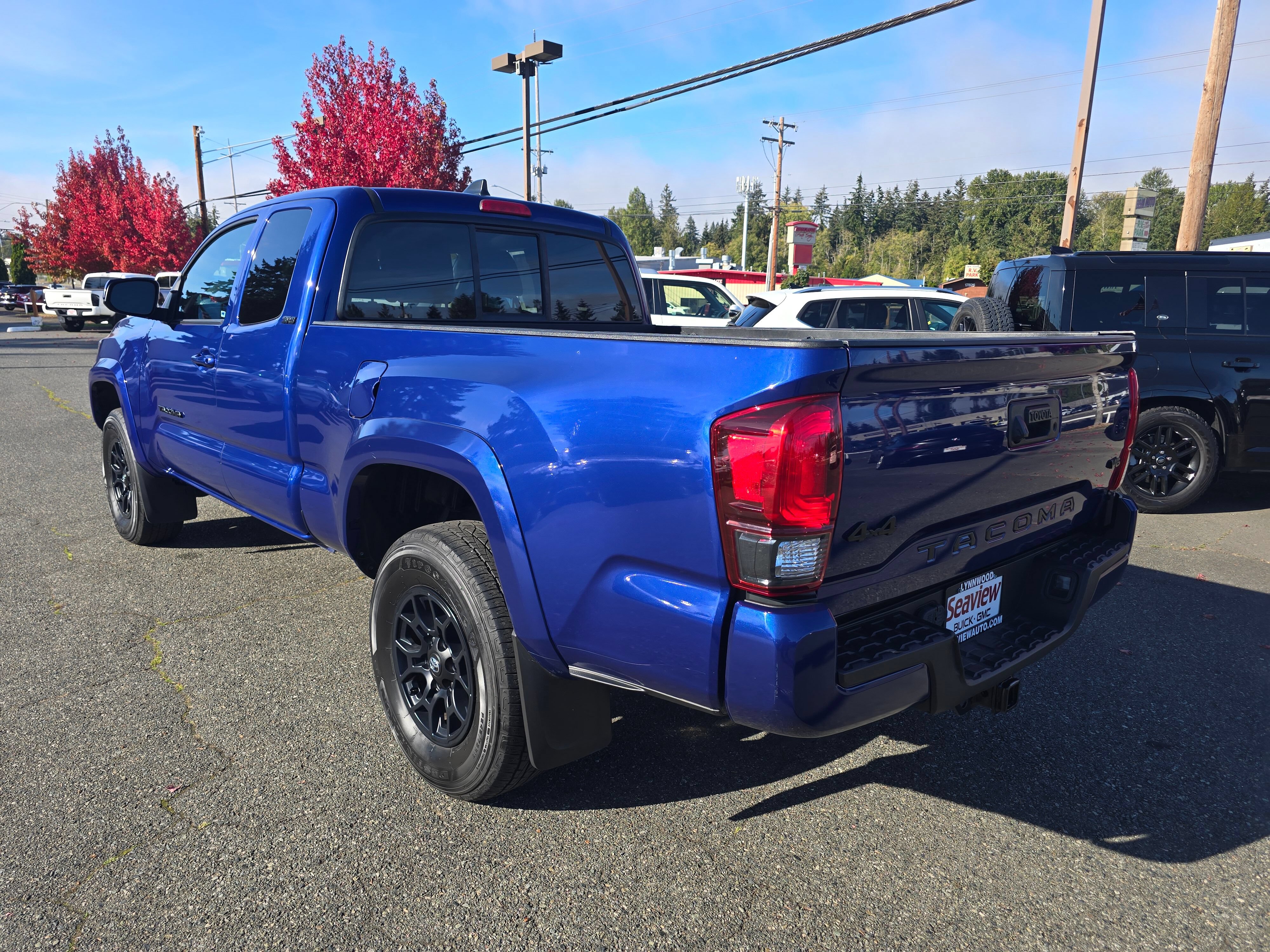 Used 2022 Toyota Tacoma SR5 w/ Black Out Package (TMS) AWD/4WD image 5