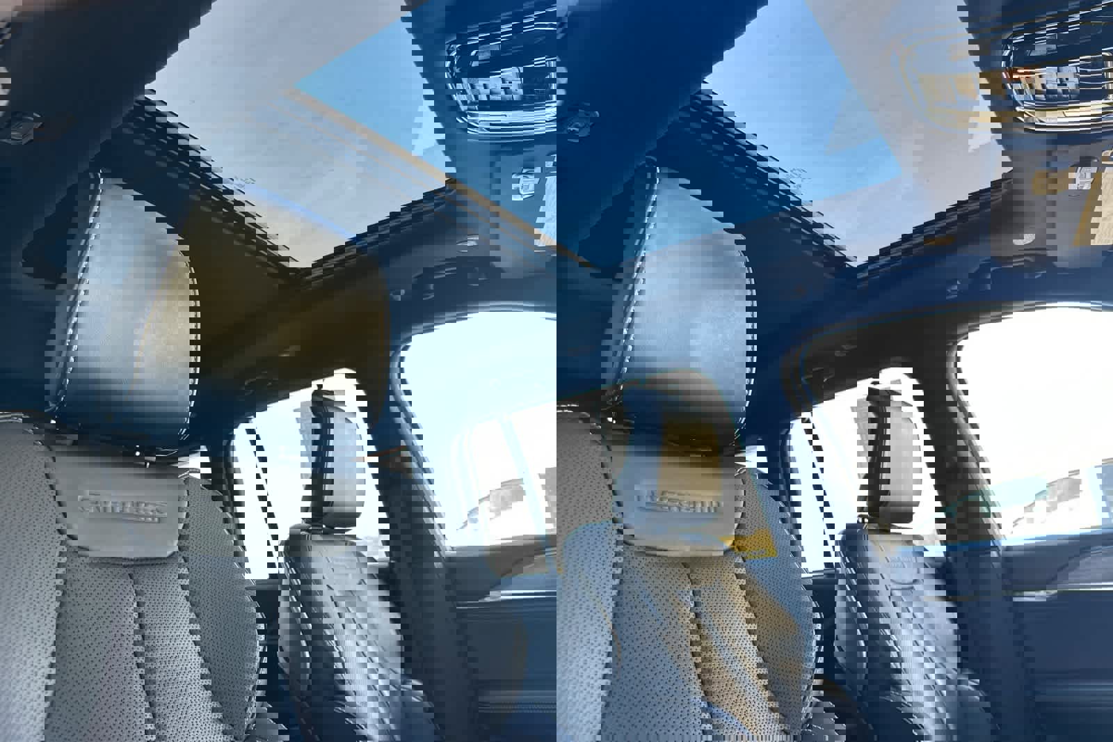 Used 2022 Jeep Grand Cherokee Overland w/ Advanced Protech Group III image 19