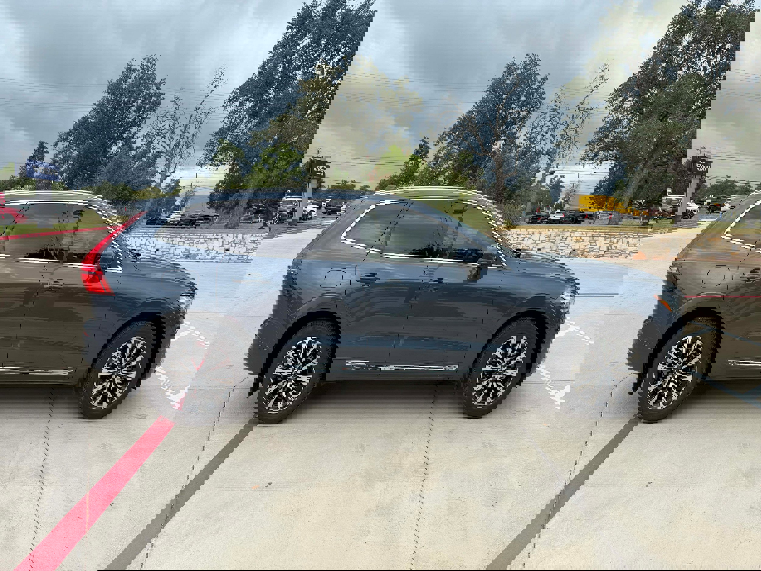 Certified 2023 Volvo XC60 B5 Plus w/ Climate Package image 7