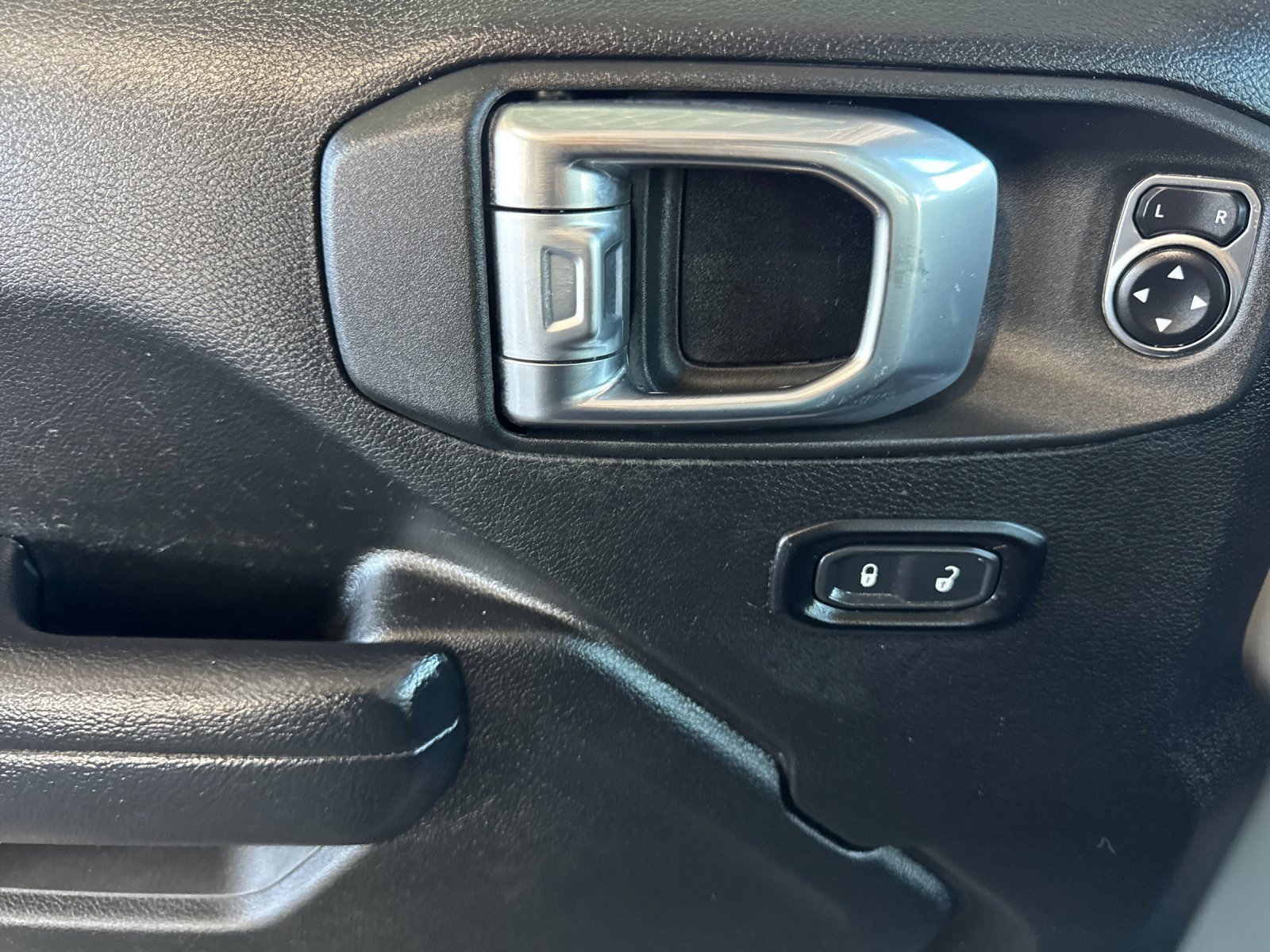 Used 2023 Jeep Wrangler Unlimited image 10