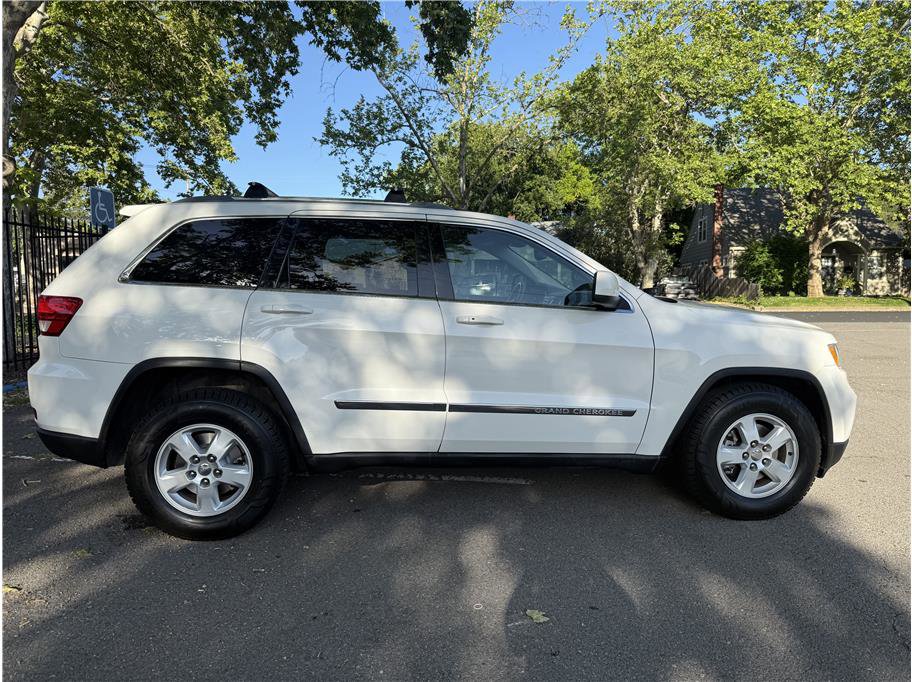 Used 2011 Jeep Grand Cherokee Laredo w/ Security & Convenience Group AWD/4WD image 6