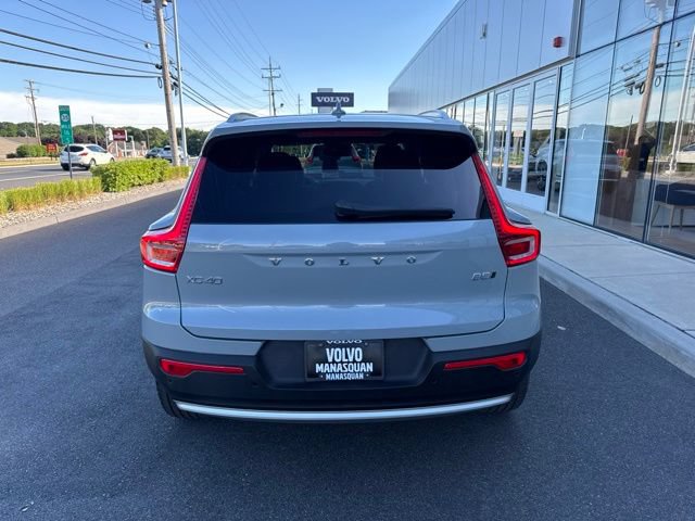 Certified 2025 Volvo XC40 B5 Core AWD/4WD image 4