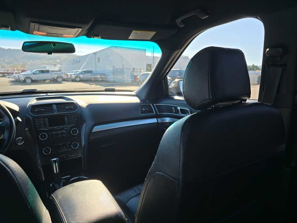 Used 2016 Ford Explorer XLT image 14