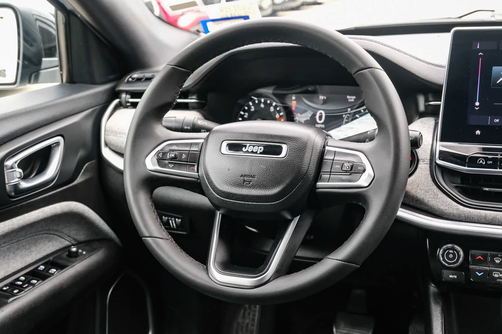 Used 2024 Jeep Compass Latitude AWD/4WD image 17