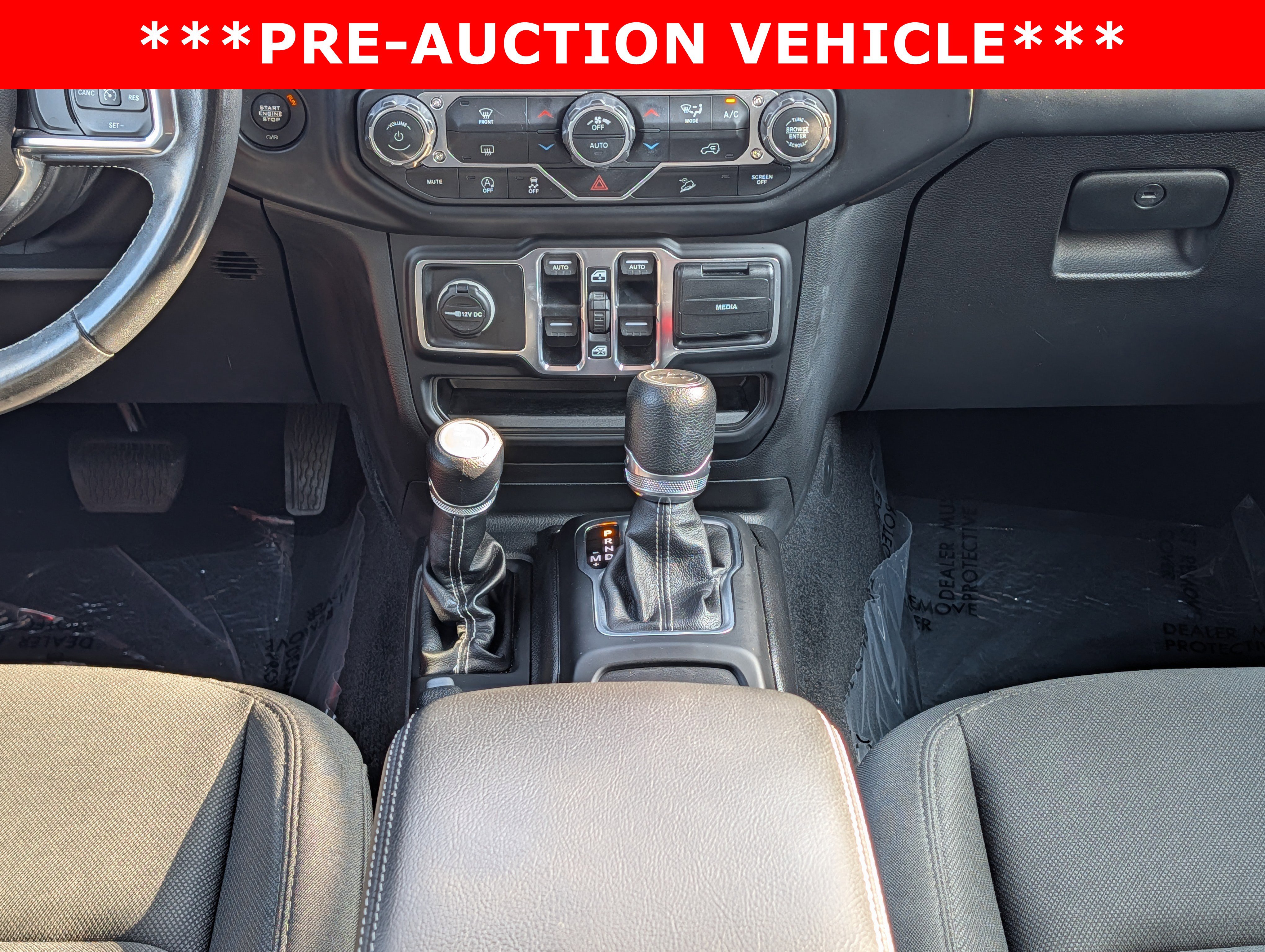 Used 2019 Jeep Wrangler Unlimited Sahara AWD/4WD image 19