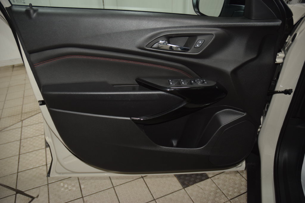 New 2026 Chevrolet Trax RS w/ Sunroof Package FWD image 44