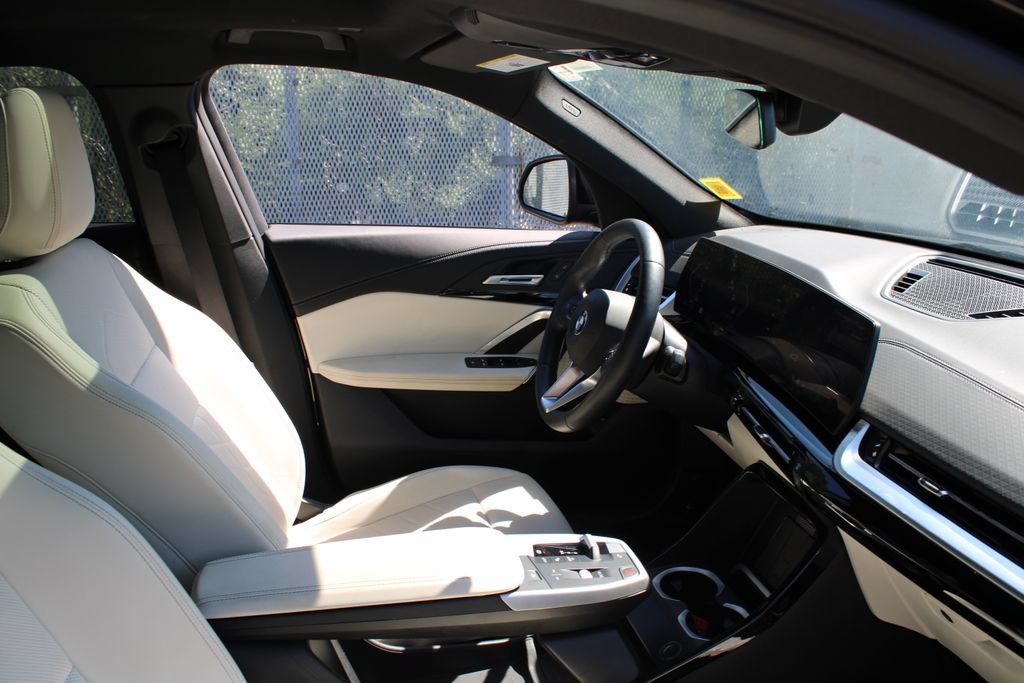 Used 2026 BMW X2 xDrive28i AWD/4WD image 18