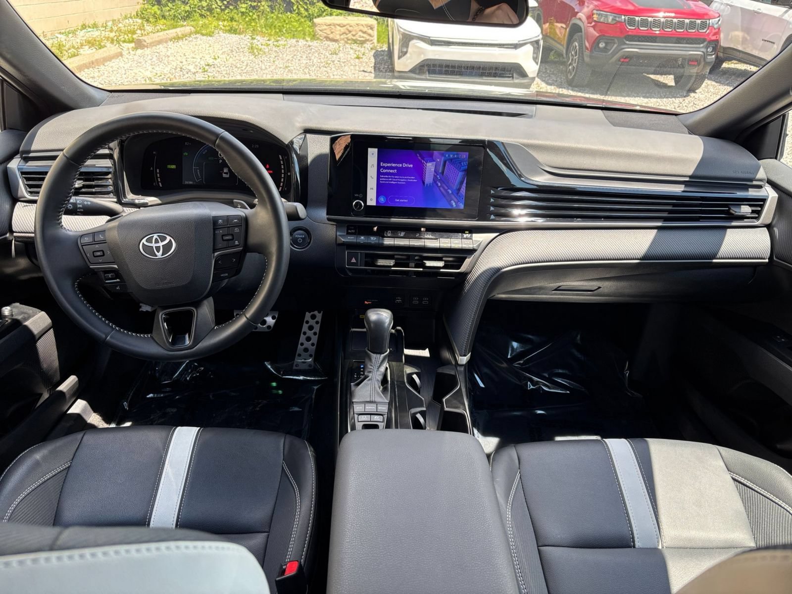 Used 2025 Toyota Camry SE FWD image 34
