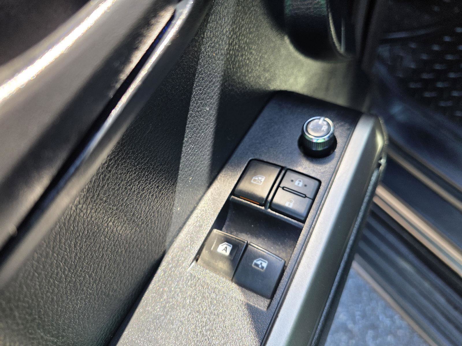 Used 2016 Toyota Tacoma SR5 w/ SR5 Appearance Package (SN) image 10