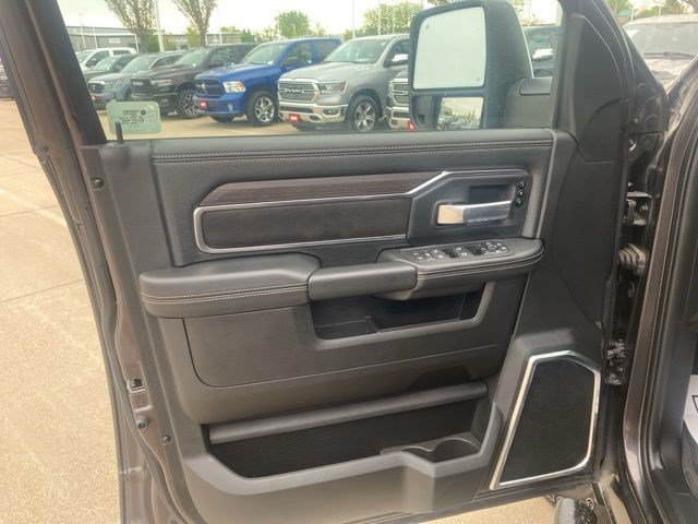 Used 2025 RAM 2500 Laramie AWD/4WD image 10