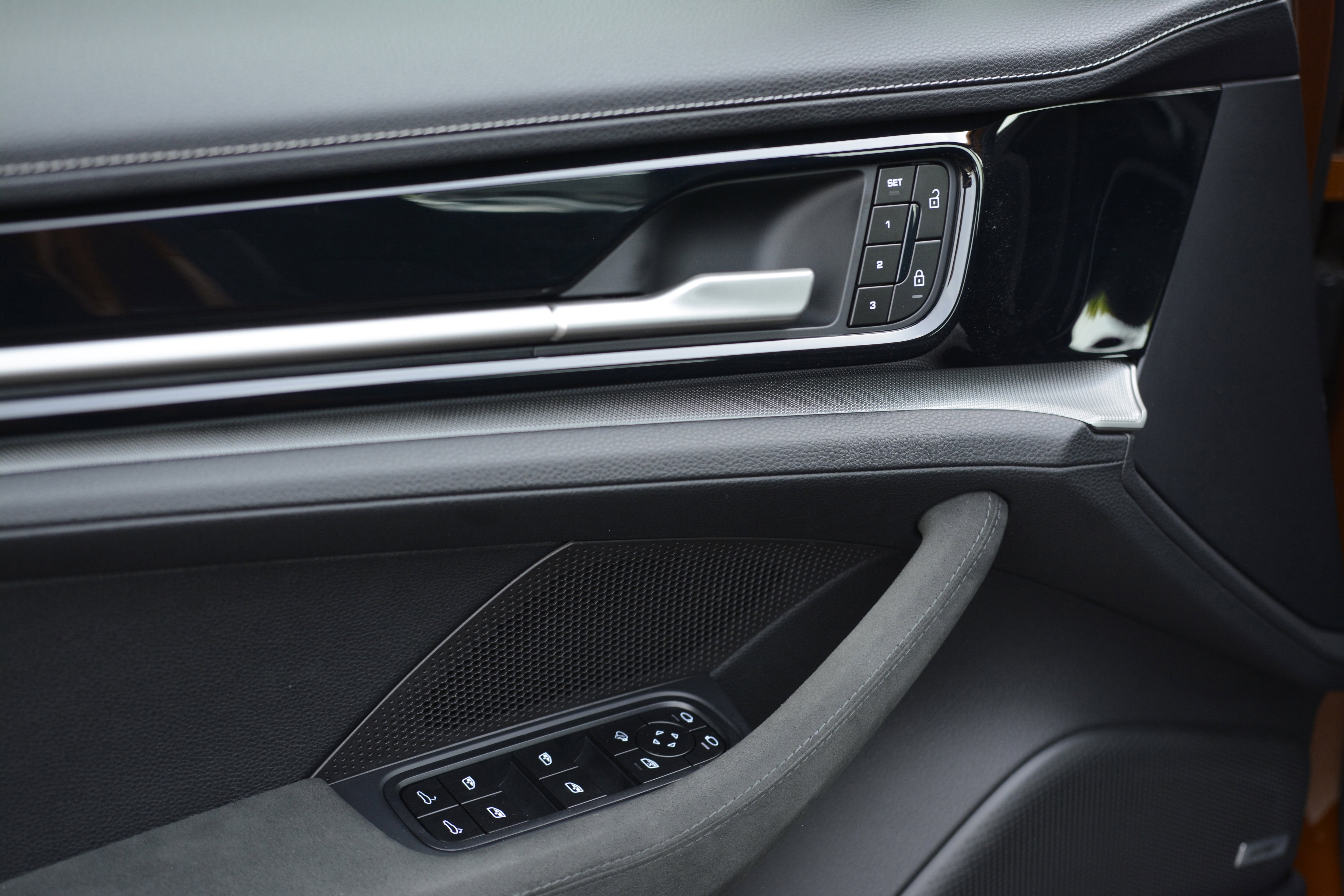 Certified 2025 Porsche Panamera 4 AWD/4WD image 14