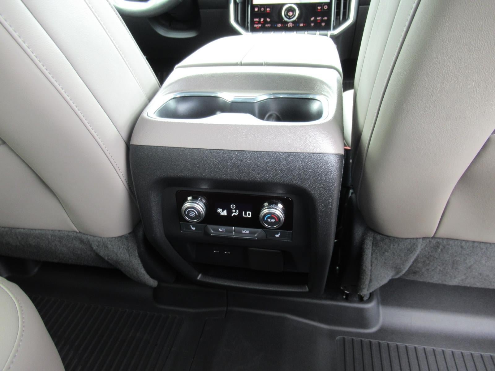 Used 2024 GMC Acadia Elevation w/ Luxury Package FWD image 32