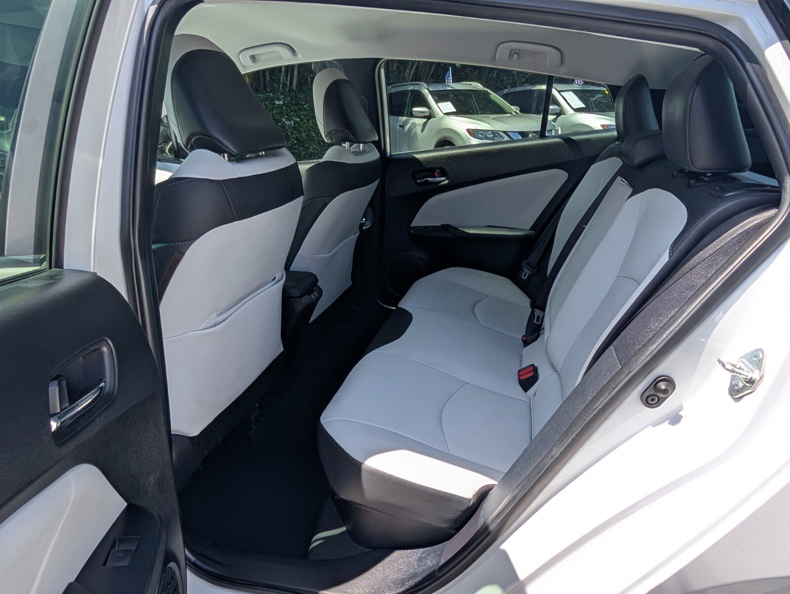 Used 2021 Toyota Prius XLE image 12