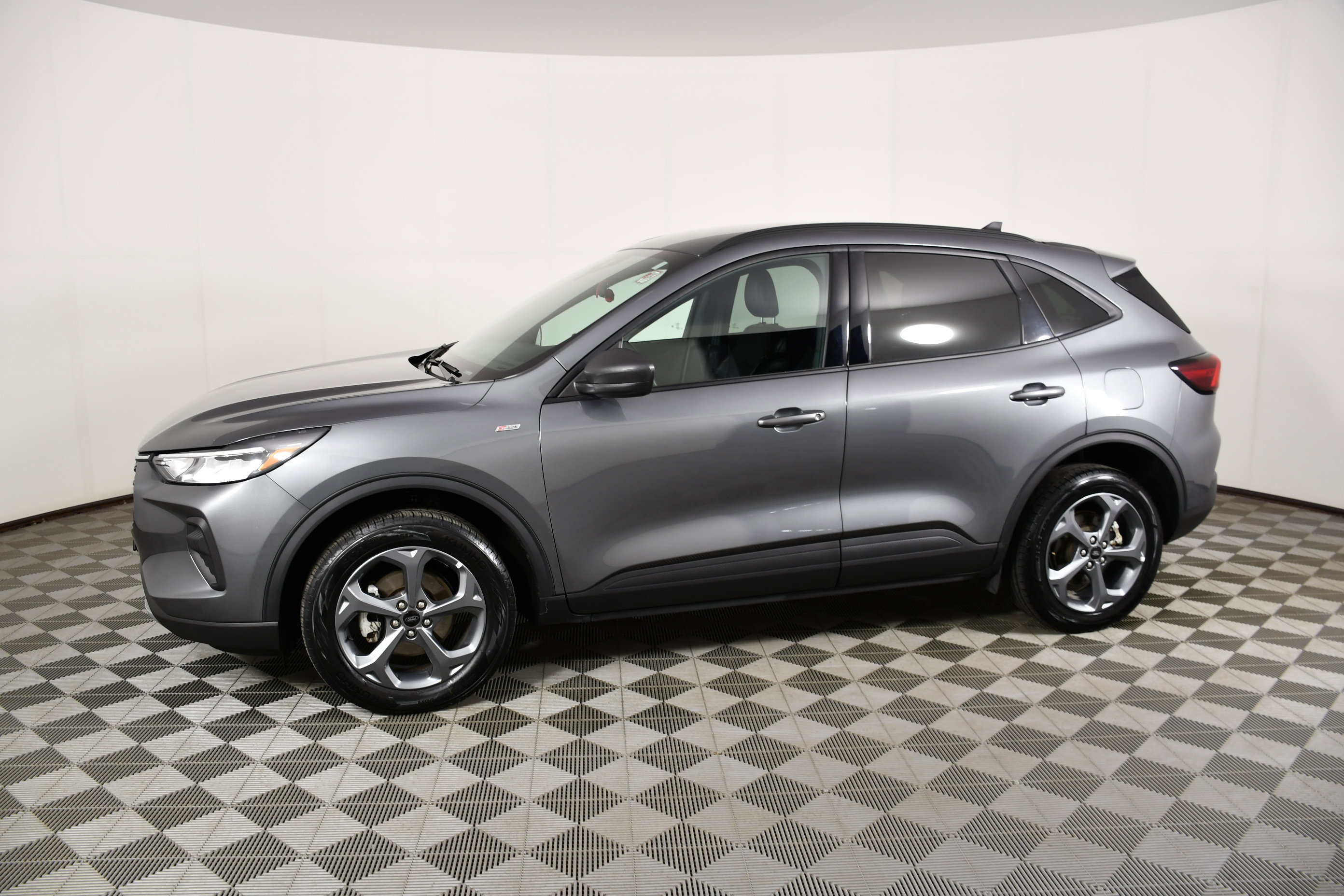 Used 2025 Ford Escape ST-Line image 9