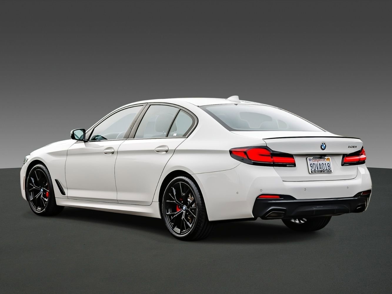 Used 2023 BMW 530i w/ M Sport Package image 2