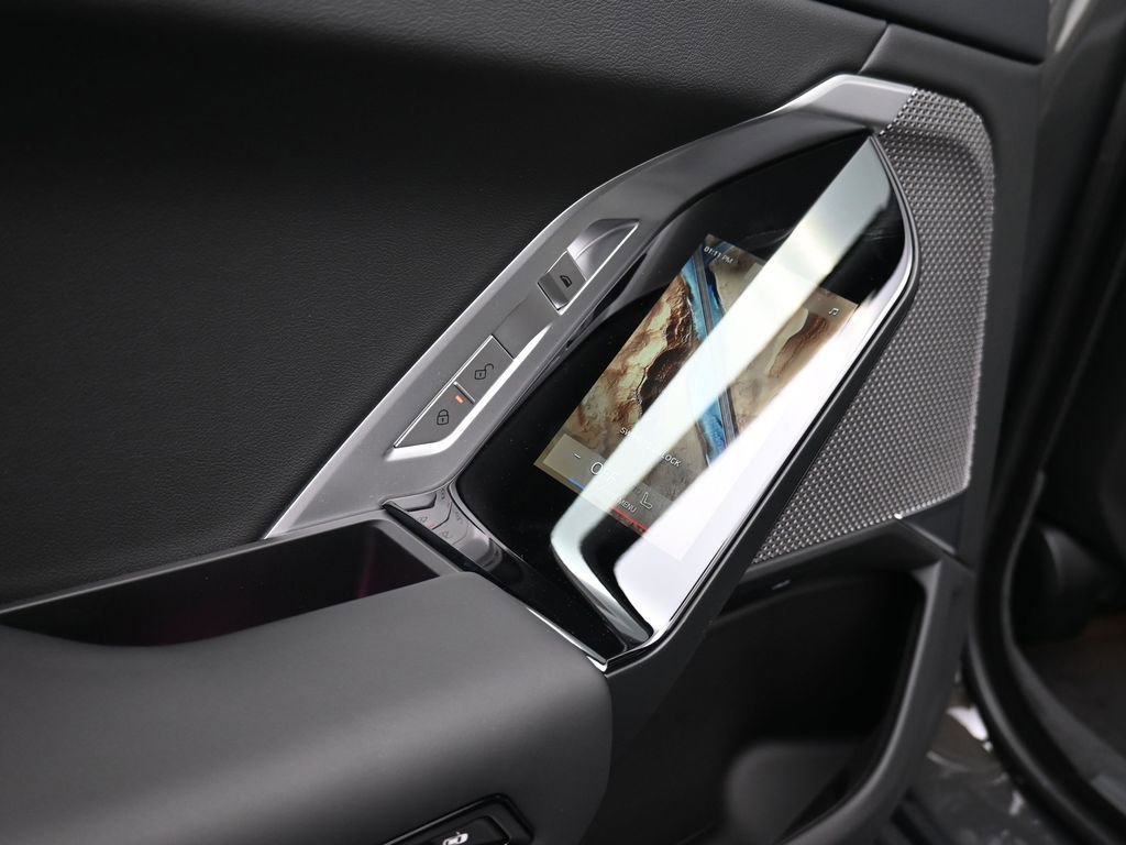 New 2026 BMW 750e xDrive image 16