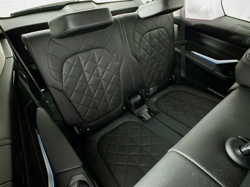 Used 2023 BMW X7 xDrive40i w/ Executive Package image 35