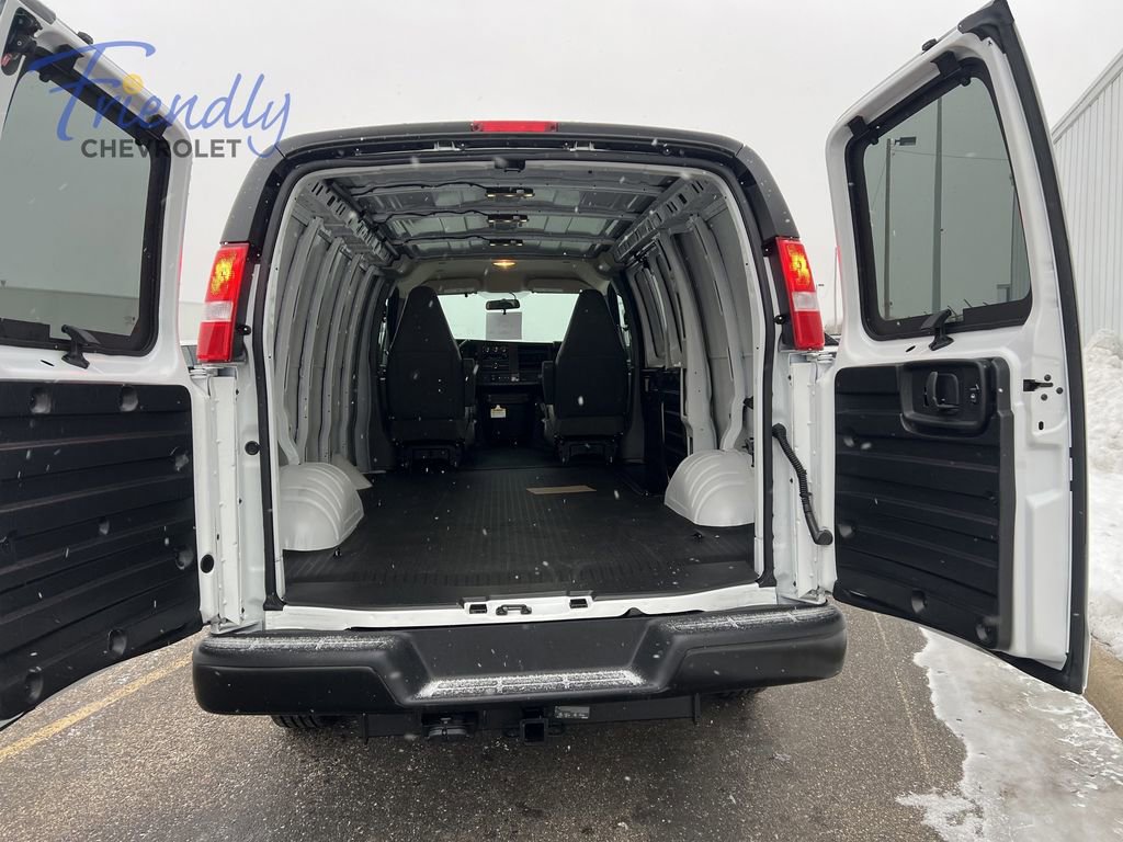 New 2025 Chevrolet Express 3500 w/ Driver Convenience Package RWD image 4
