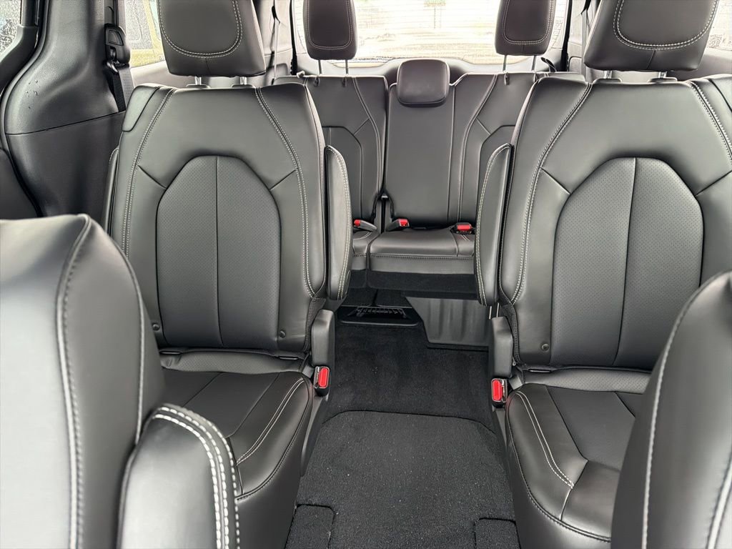 New 2026 Chrysler Pacifica Select image 21