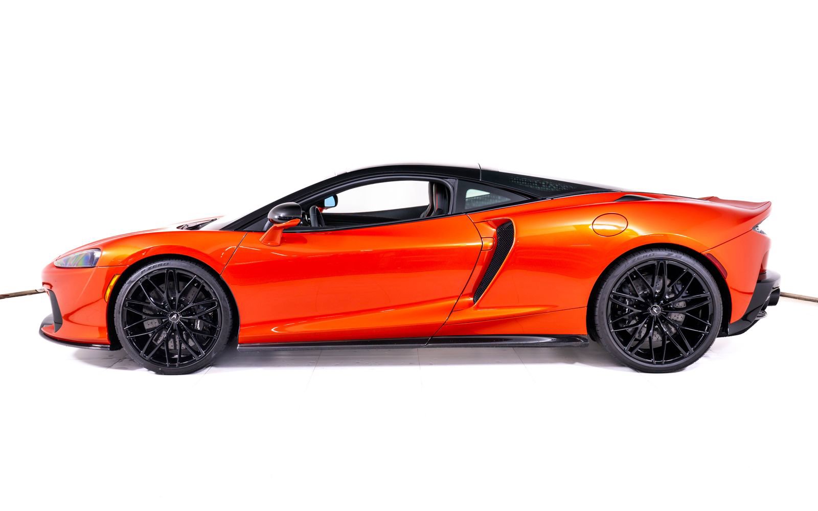 New 2026 McLaren GTS RWD image 2