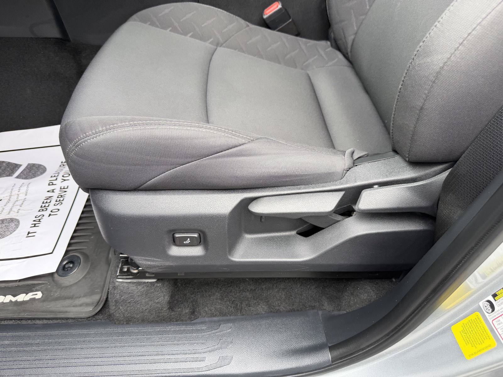 Used 2024 Toyota Tacoma SR5 AWD/4WD image 11