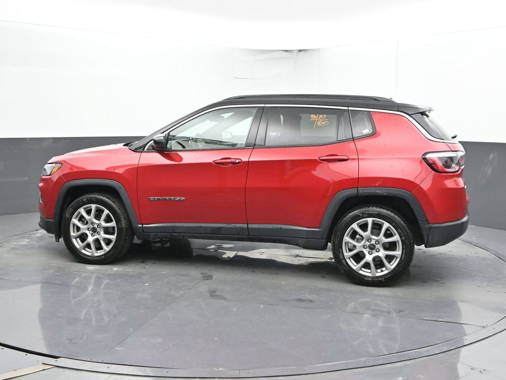 Used 2025 Jeep Compass Limited AWD/4WD image 9
