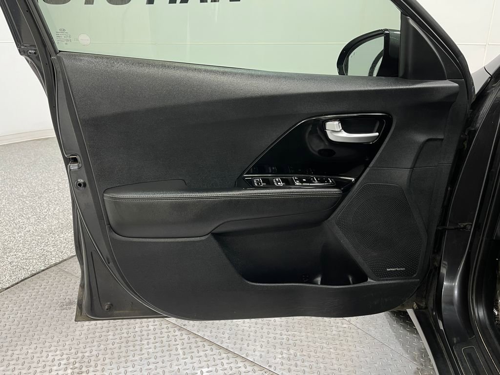 Used 2018 Kia Niro EX w/ EX Touring Graphite Edition image 13