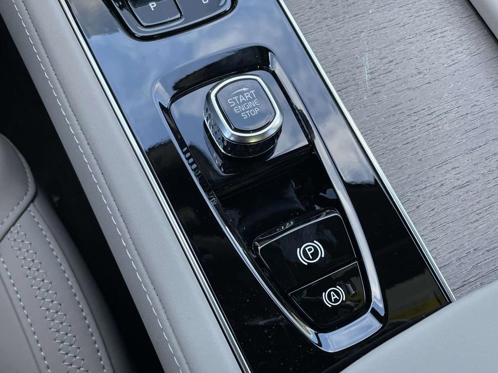 New 2026 Volvo XC90 B6 Plus w/ Protection Package Premier image 22