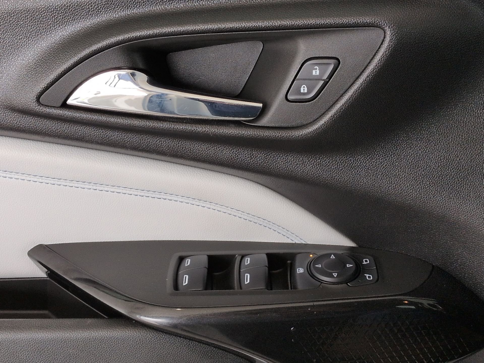 Certified 2024 Chevrolet Trax LT FWD image 21