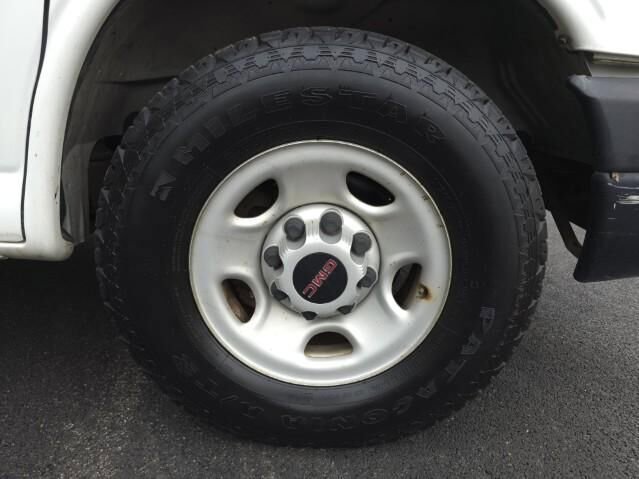 Used 2004 GMC Savana 3500 image 5
