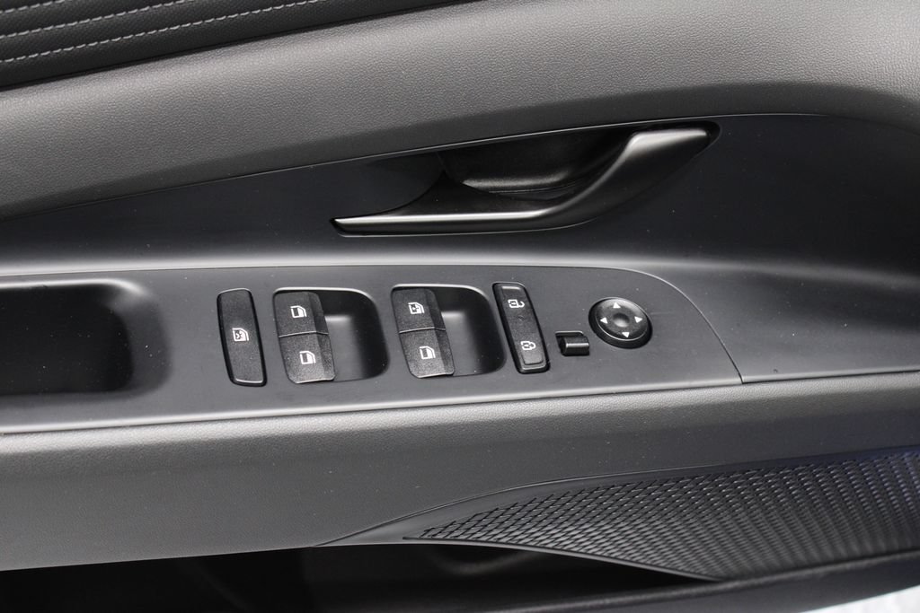 Used 2025 Hyundai Elantra Sport FWD image 22