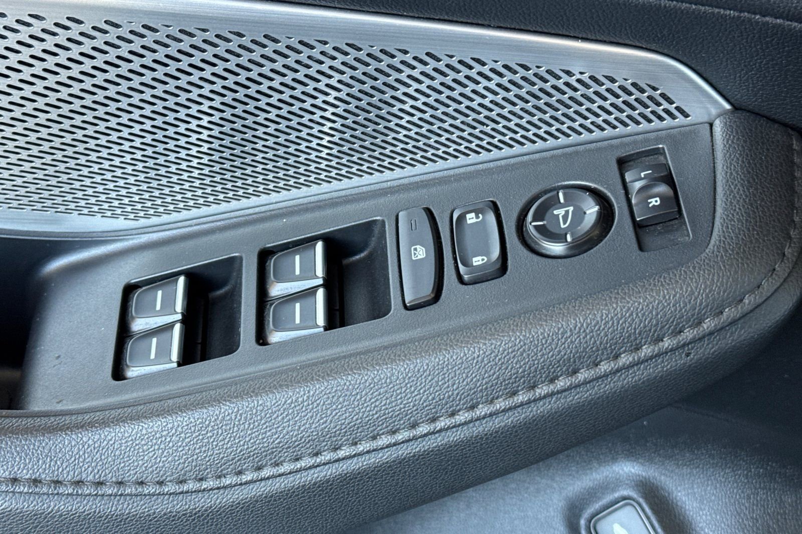 Used 2022 Acura MDX FWD image 11