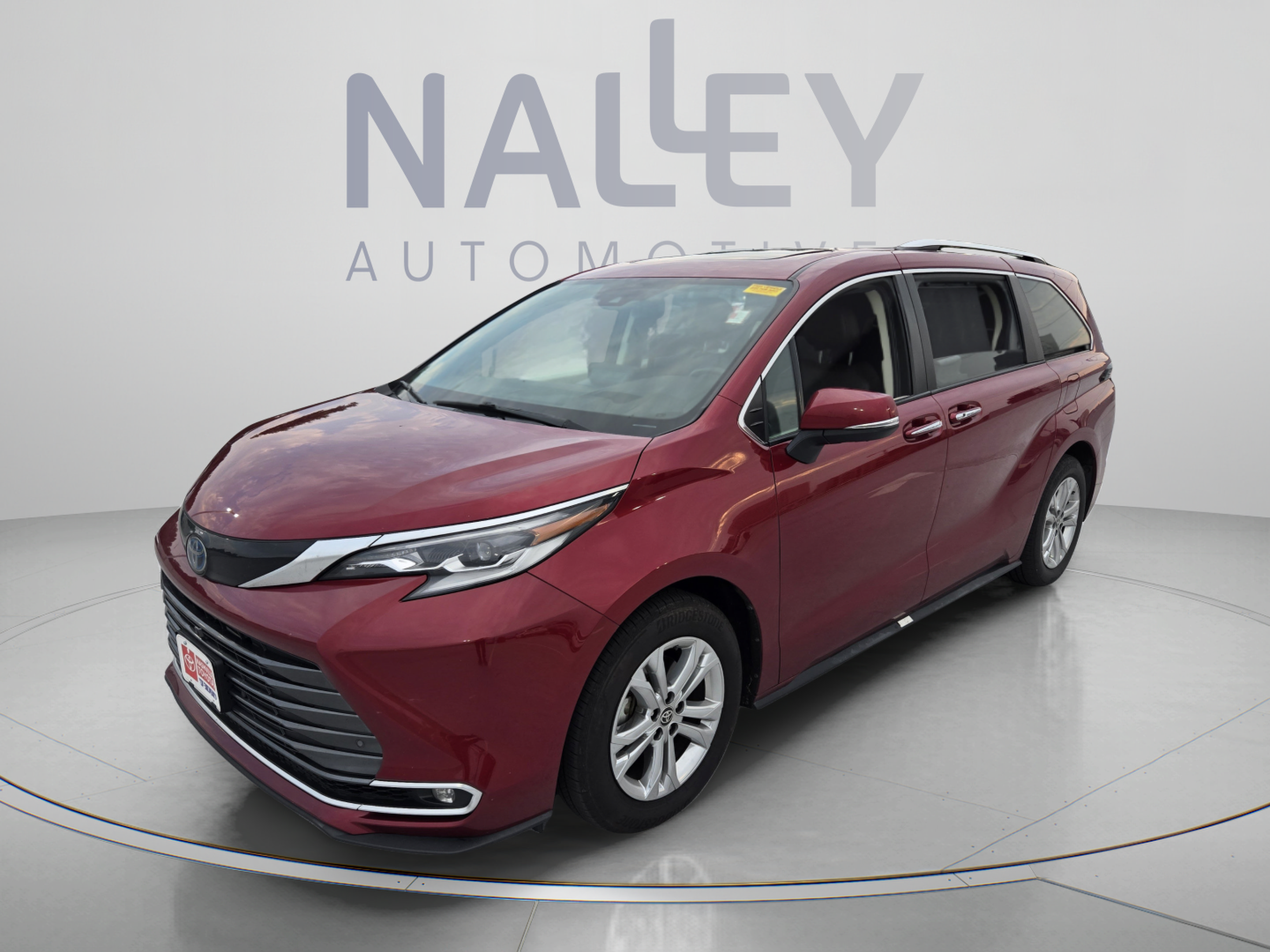 Used 2022 Toyota Sienna Platinum AWD/4WD image 1