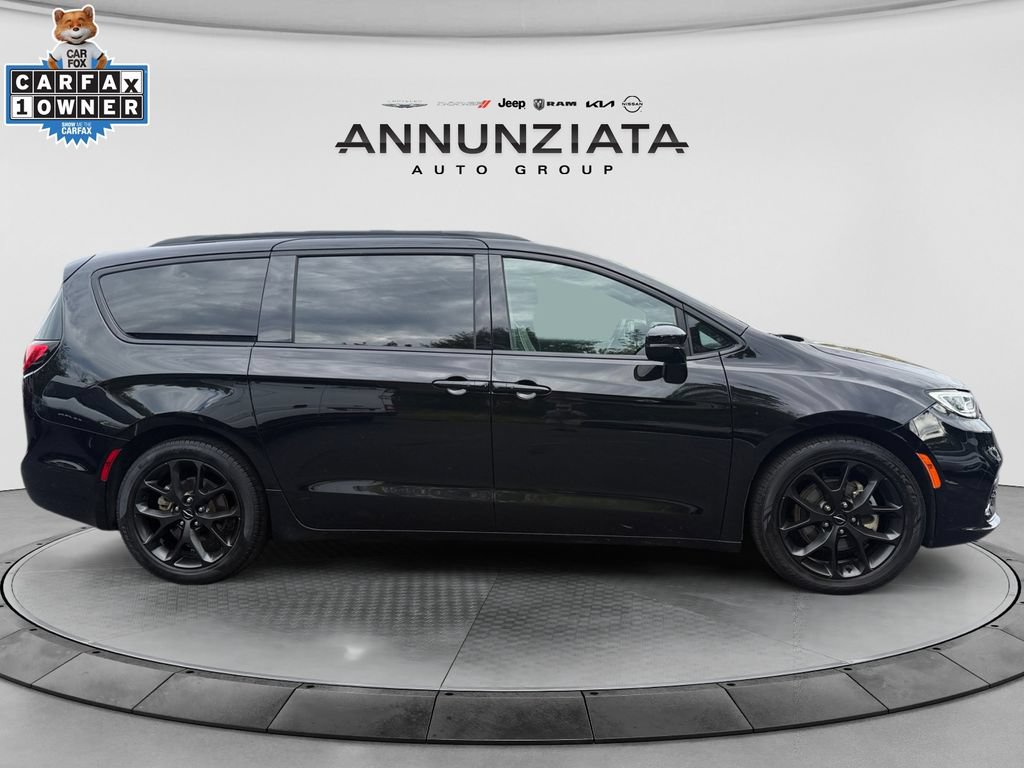 Certified 2025 Chrysler Pacifica Limited FWD image 6